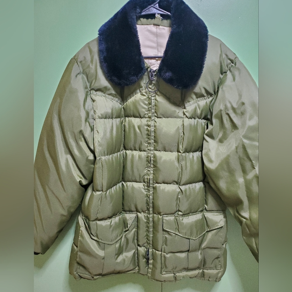 Men's Vintage Stearns Goose Down Olive Puffer Jacket with Black Collar